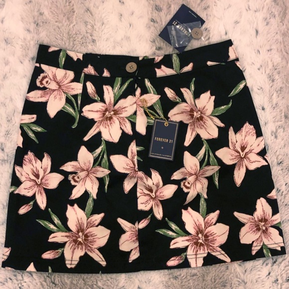 Forever 21 Dresses & Skirts - 5/$25 Forever21 black Orchid floral skirt